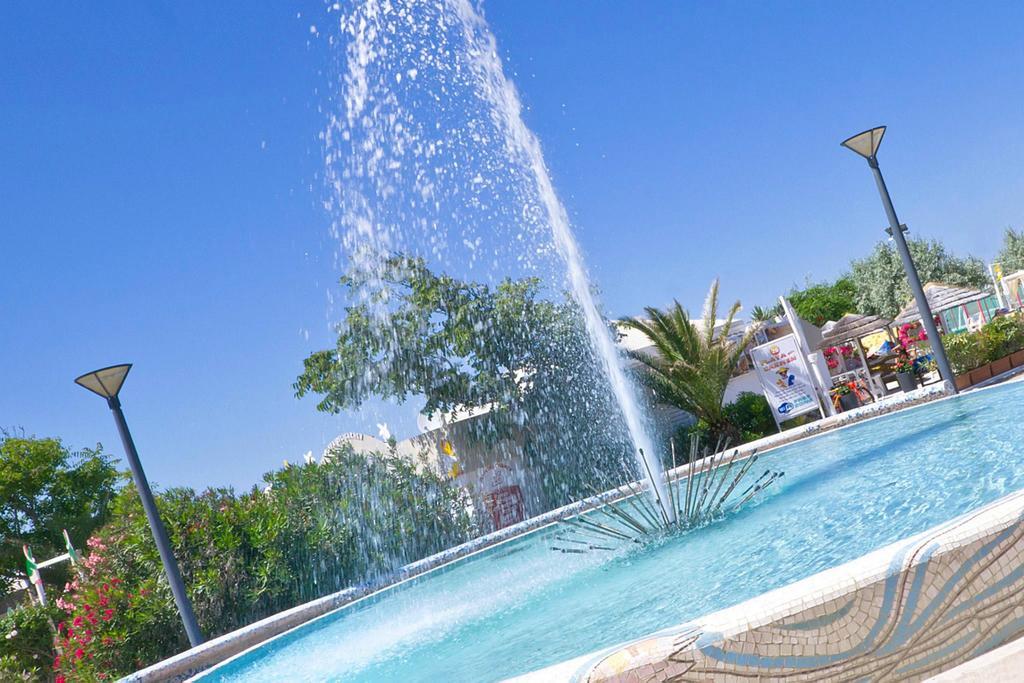 Hotel Riviera B&B Misano Adriatico Exterior photo